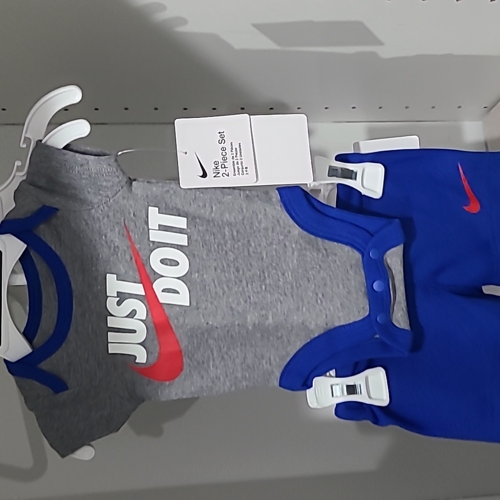 Nike newborn gift set